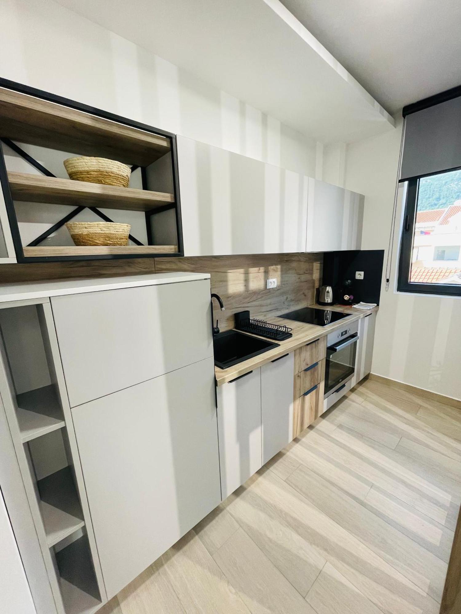 Dora Family Apartment